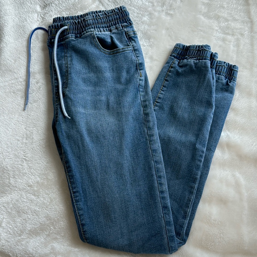 Tie jeans